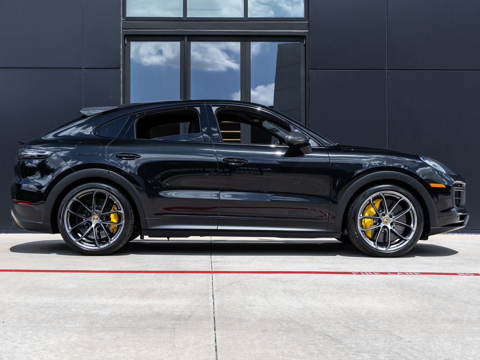 Certified 2023 Porsche Cayenne Turbo GT AWD/4WD image 12