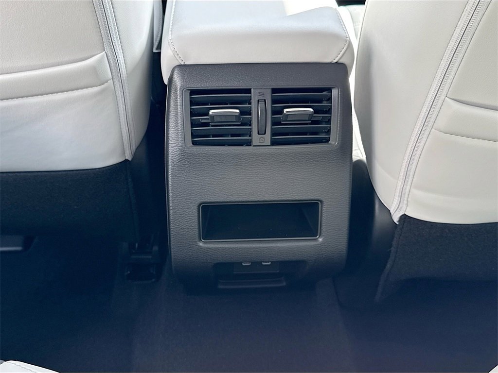 New 2025 Mitsubishi Outlander SE image 27