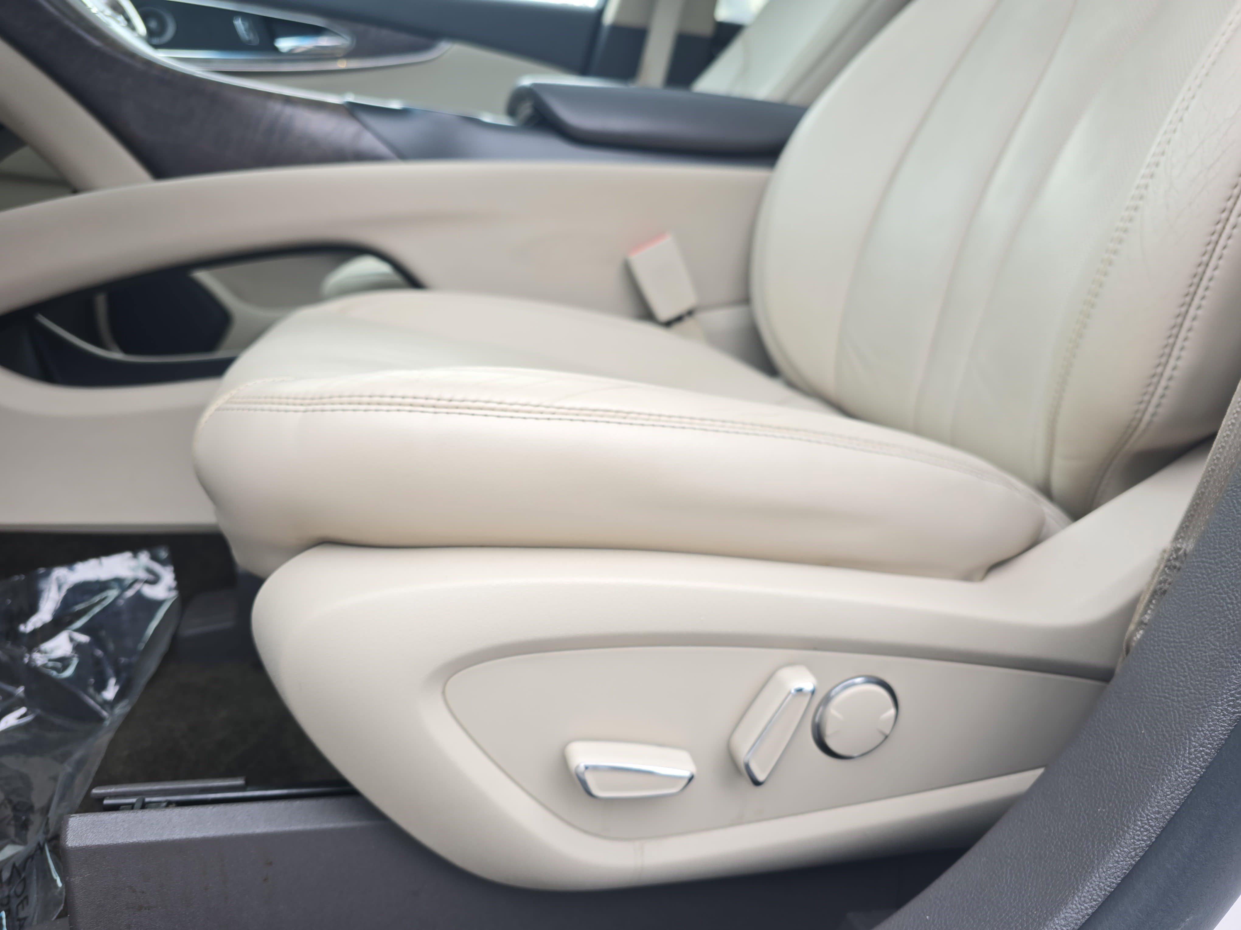 Used 2016 Lincoln MKX Reserve w/ Driver Assistance Package image 27