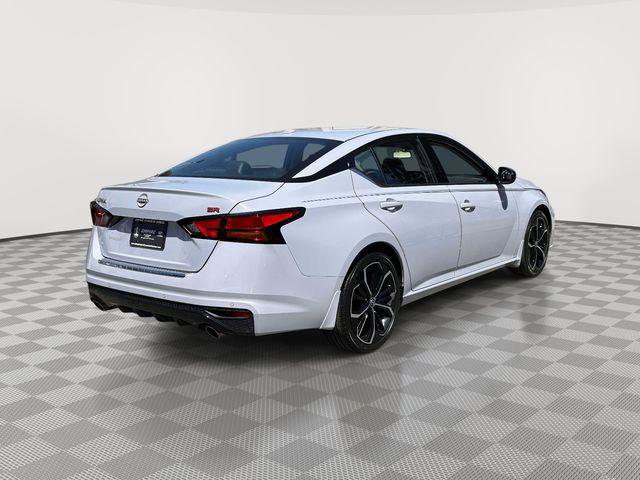 Used 2023 Nissan Altima 2.5 SR w/ SR Premium Package FWD image 3