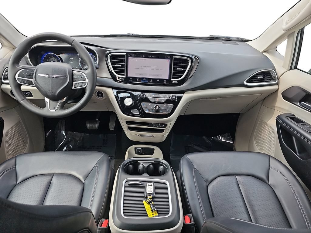 Used 2024 Chrysler Pacifica Touring-L FWD image 13