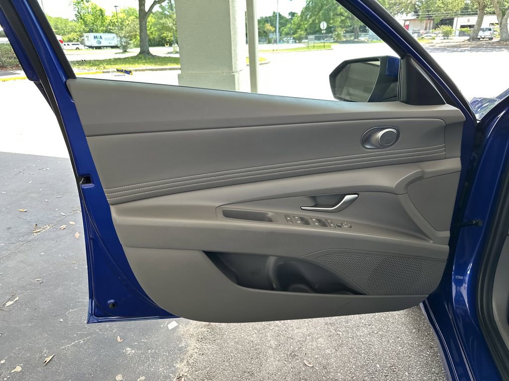 Used 2024 Hyundai Elantra SEL w/ Convenience Package FWD image 11