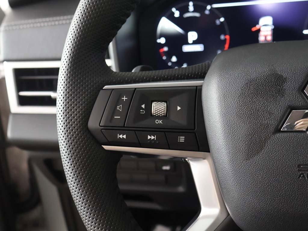 New 2025 Mitsubishi Outlander SE image 46