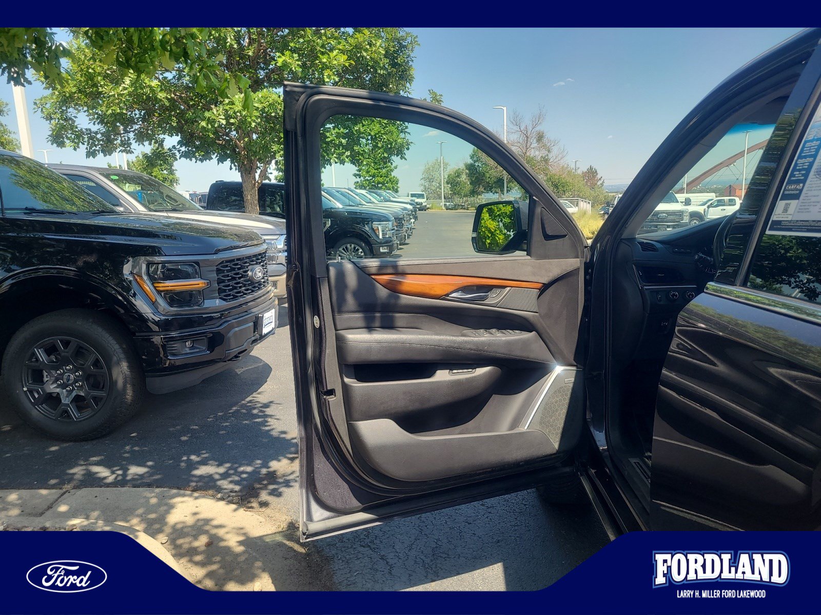 Used 2017 Cadillac Escalade Premium Luxury AWD/4WD image 13