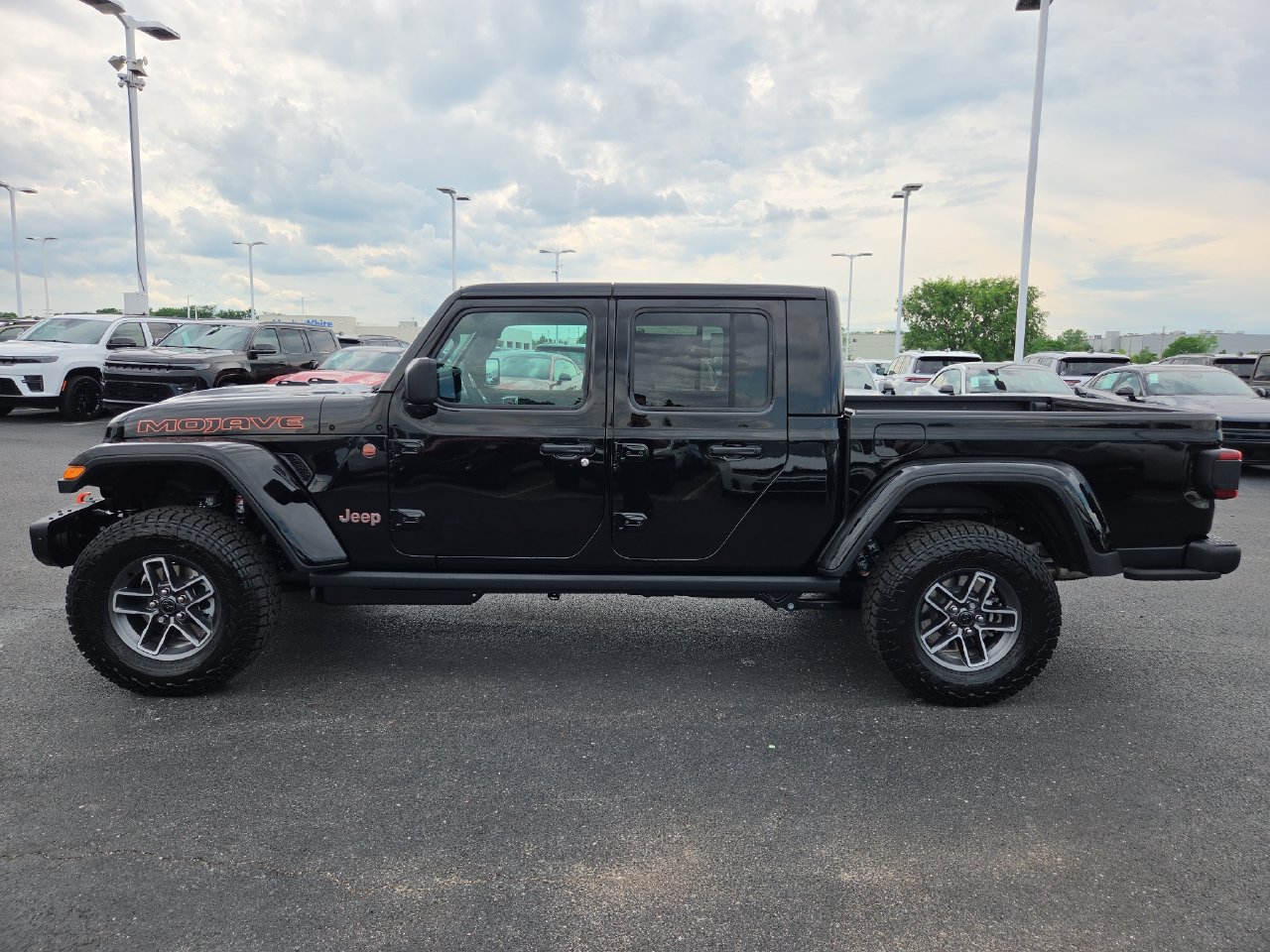 New 2026 Jeep Gladiator Mojave w/ Steel Bumper Group AWD/4WD image 4