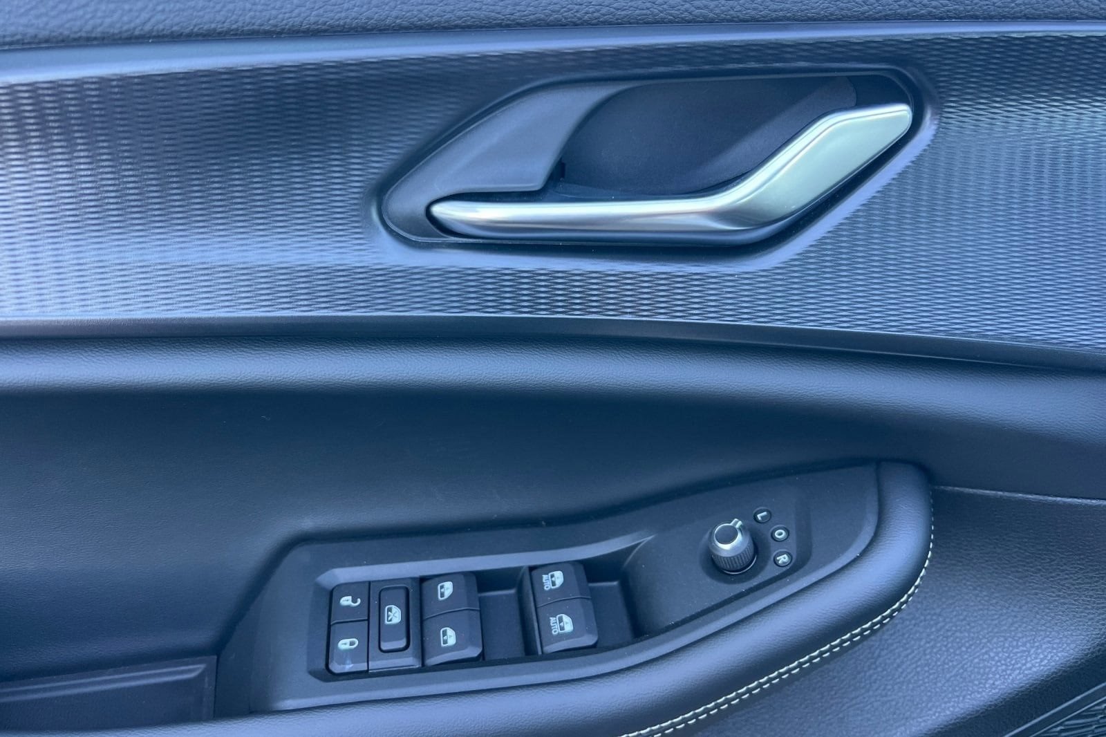 New 2025 Jeep Grand Cherokee L Laredo w/ Trailer Tow Package image 11