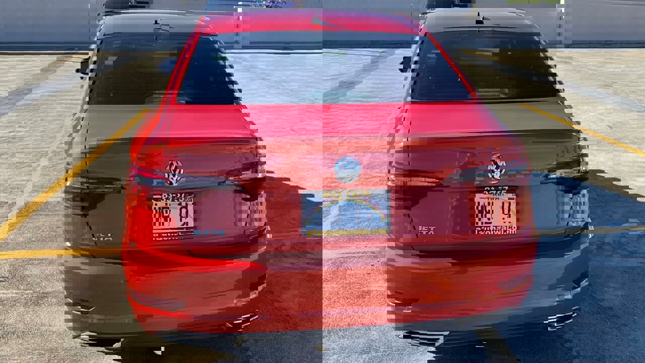 Used 2019 Volkswagen Jetta R-Line w/ R-Line Cold Weather Package FWD image 8