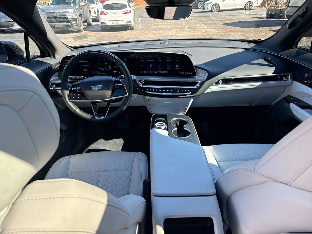 Used 2025 Cadillac Lyriq Luxury w/ LPO, Floor Liner Package image 30