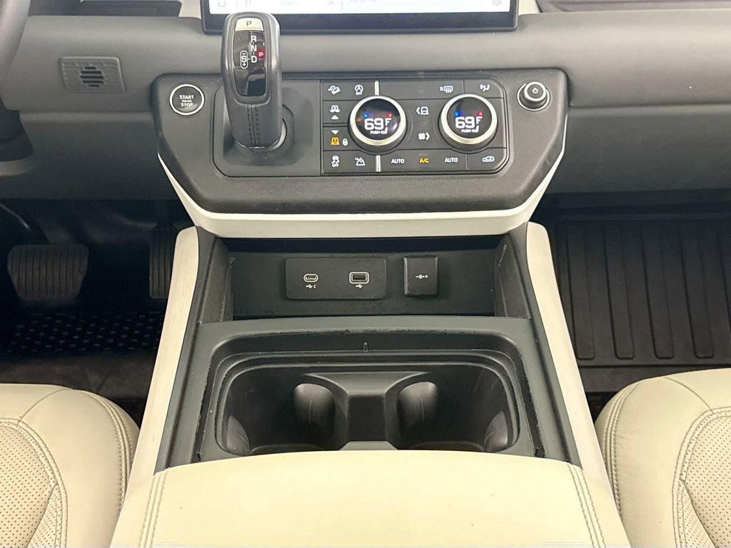 Used 2023 Land Rover Defender 130 SE AWD/4WD image 12