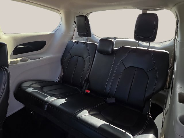 Used 2024 Chrysler Pacifica Touring-L FWD image 13