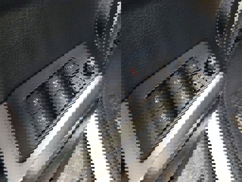 Used 2022 Toyota Tacoma SR5 image 9