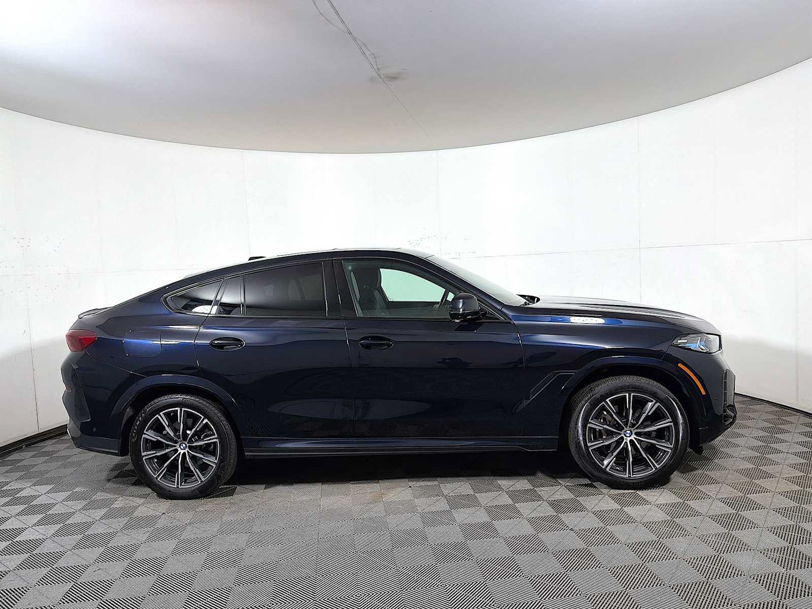 Used 2025 BMW X6 xDrive40i AWD/4WD image 7
