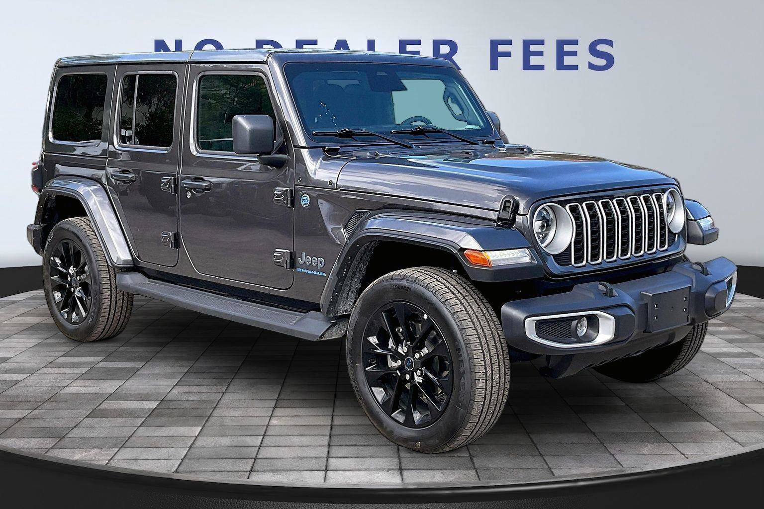 Used 2025 Jeep Wrangler Sahara AWD/4WD image 3
