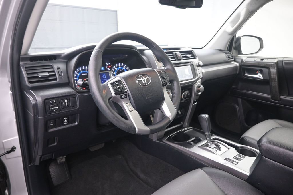 Used 2018 Toyota 4Runner SR5 Premium RWD image 19