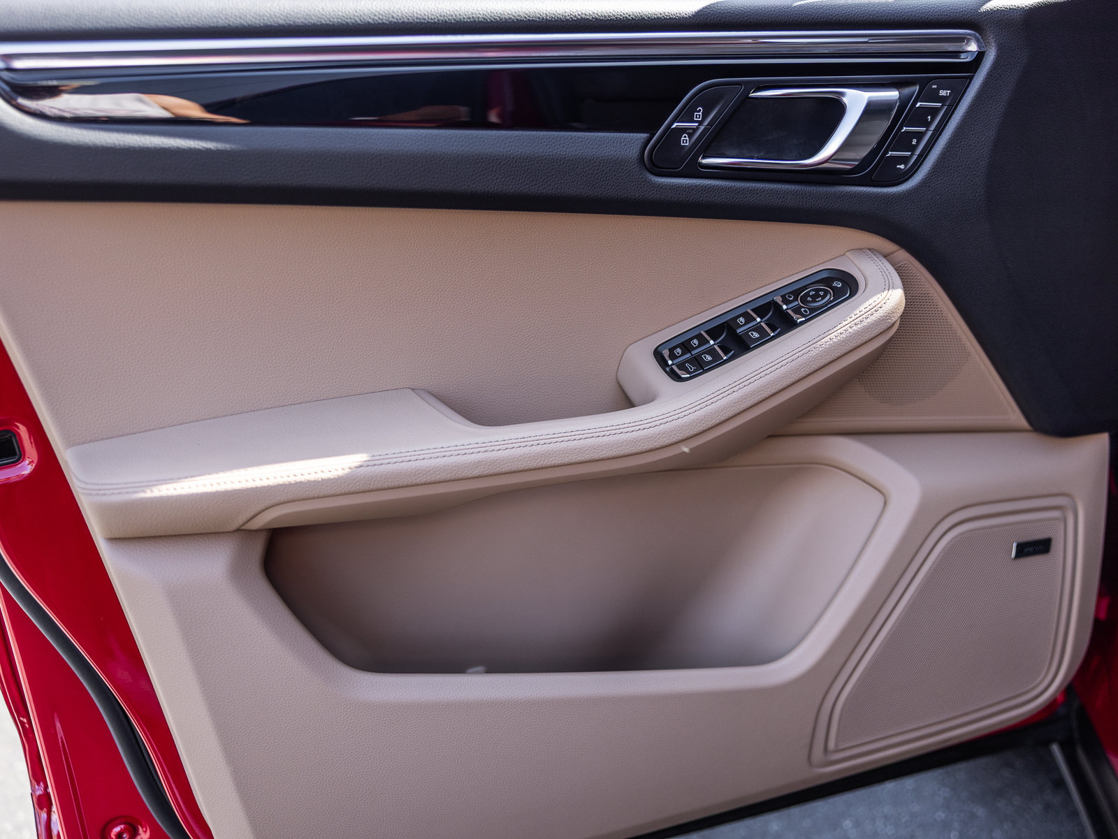 Certified 2026 Porsche Macan S AWD/4WD image 18