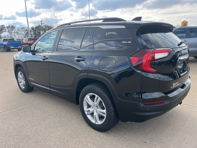 Used 2023 GMC Terrain SLE w/ Driver Convenience Package image 6