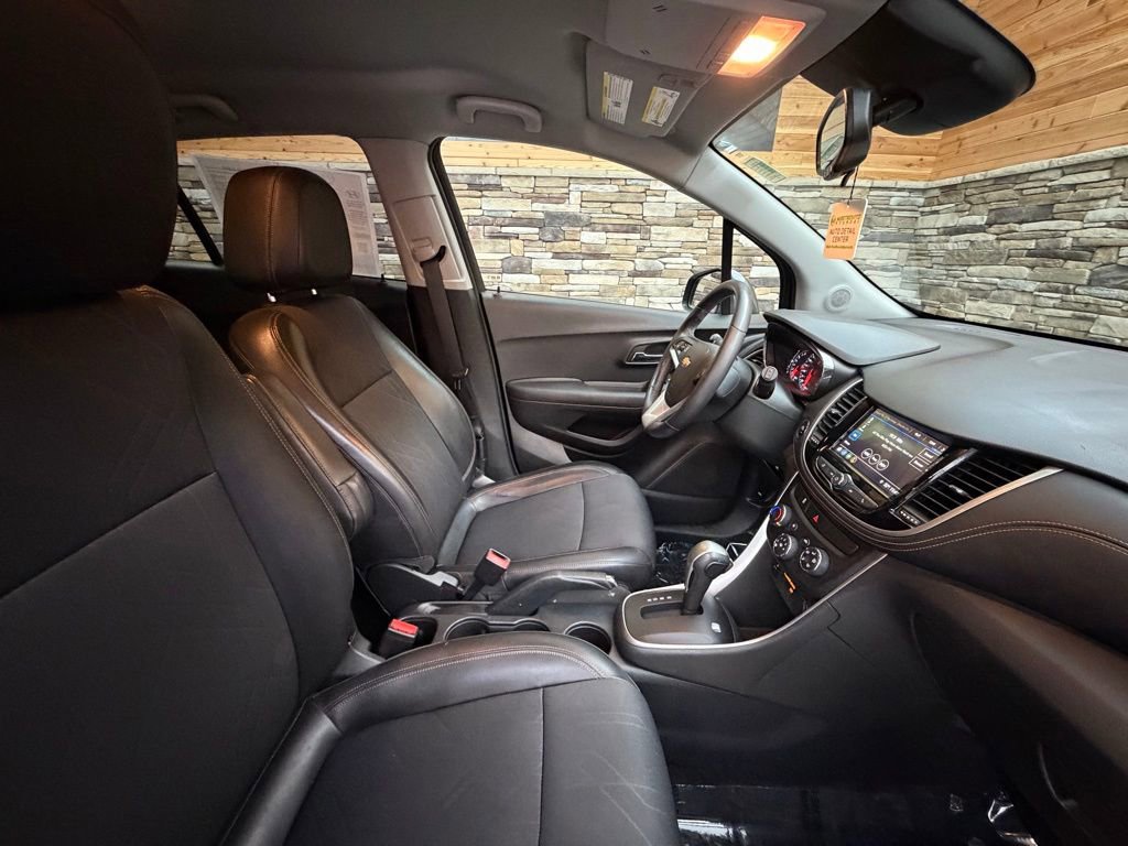 Used 2018 Chevrolet Trax LT w/ LT Convenience Package image 14