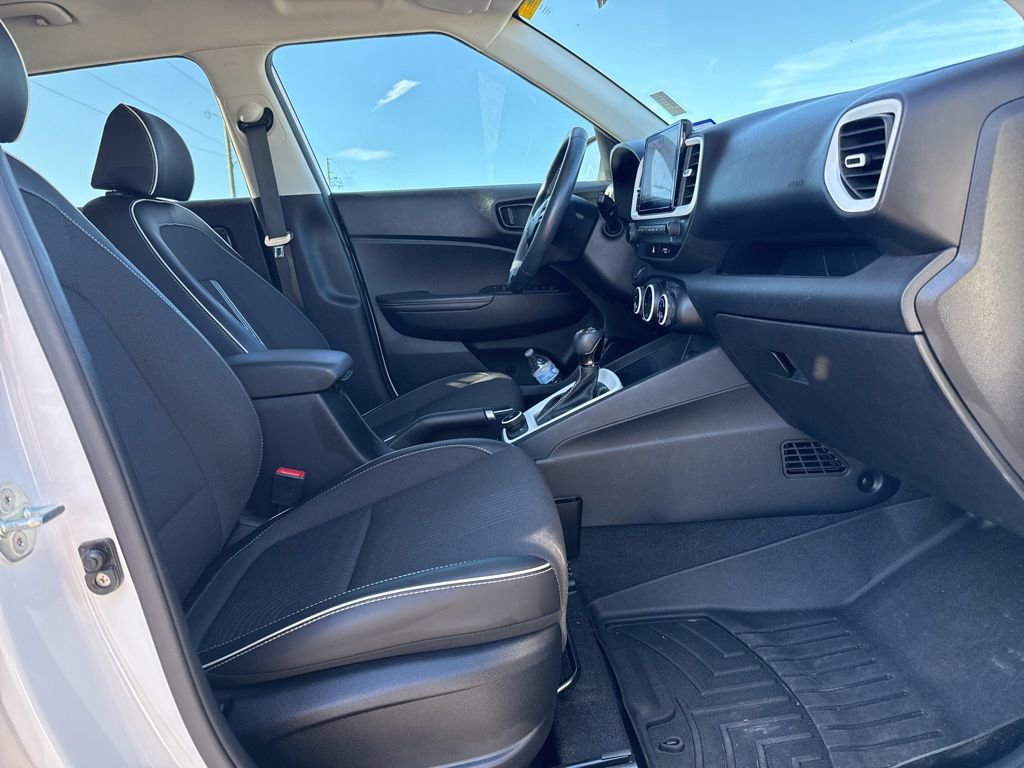 Used 2022 Hyundai Venue Limited image 10