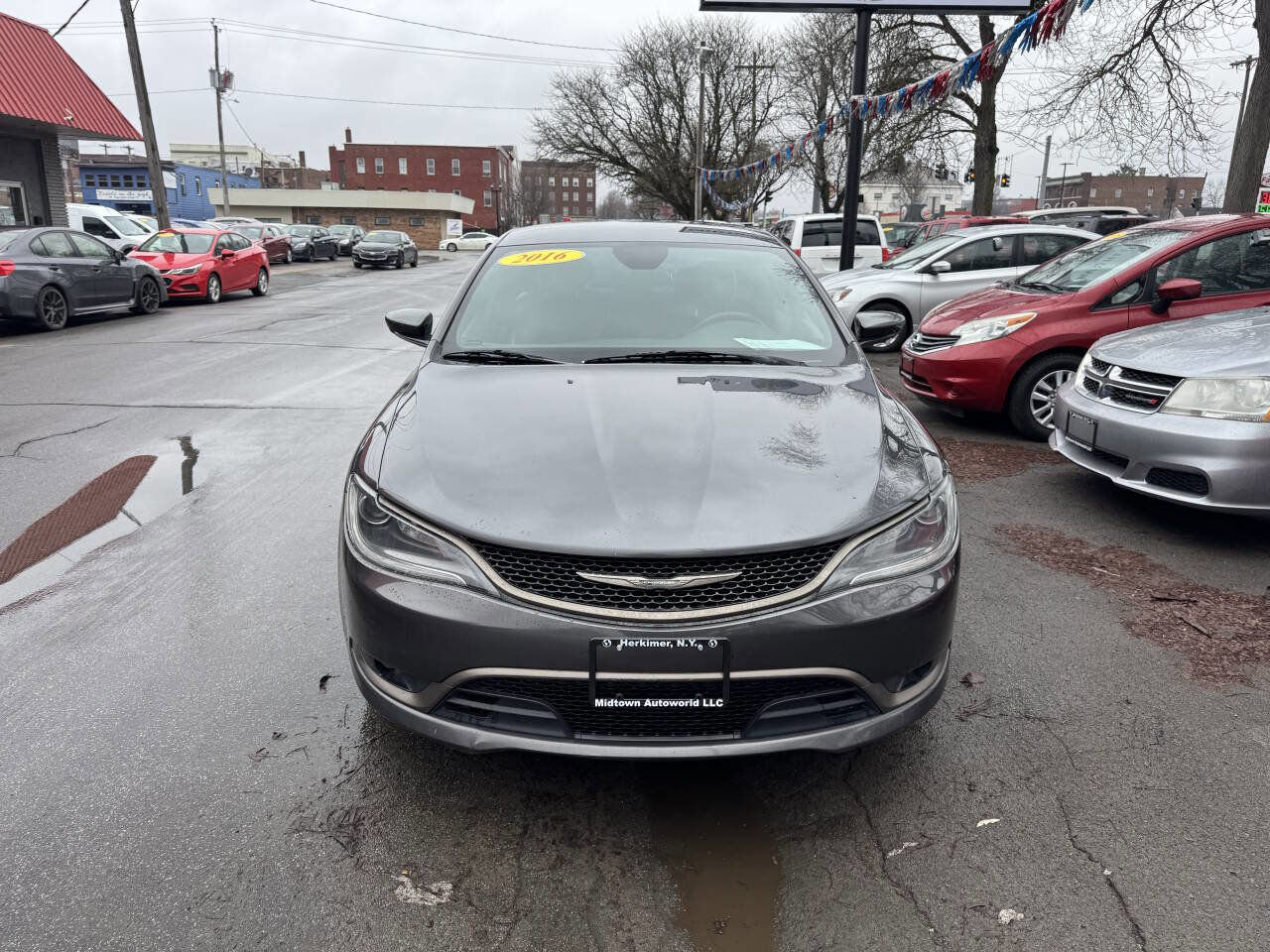 Used 2016 Chrysler 200 S w/ Comfort Group image 2