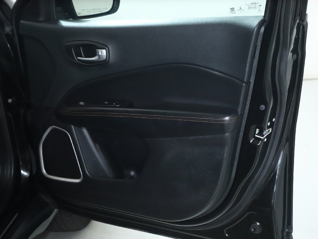 Used 2018 Jeep Compass Limited w/ Safe & Security Group AWD/4WD image 31