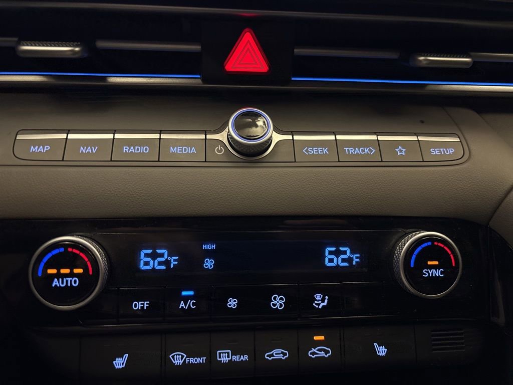 Used 2024 Hyundai Elantra SEL w/ Convenience Package image 20