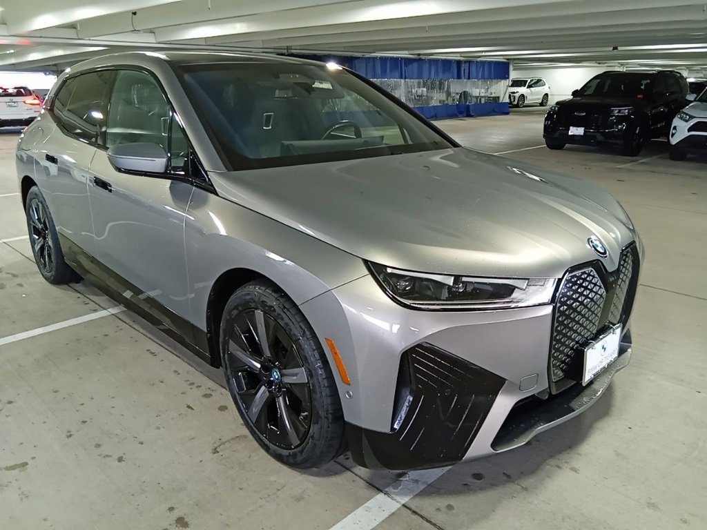 Used 2023 BMW iX xDrive50 w/ Premium Package image 5