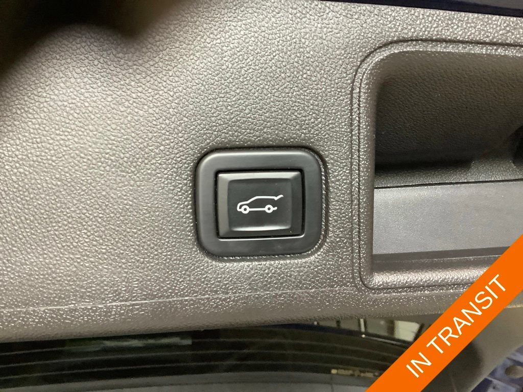 Used 2022 GMC Terrain SLE w/ Driver Convenience Package FWD image 16