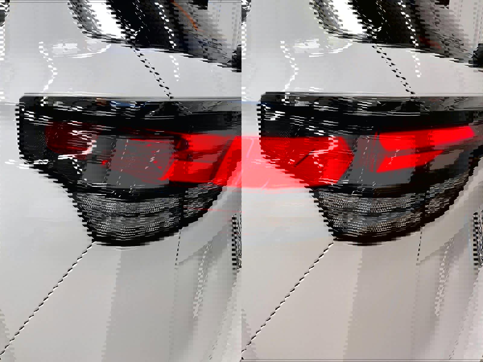 Used 2025 Volkswagen Tiguan SE image 32