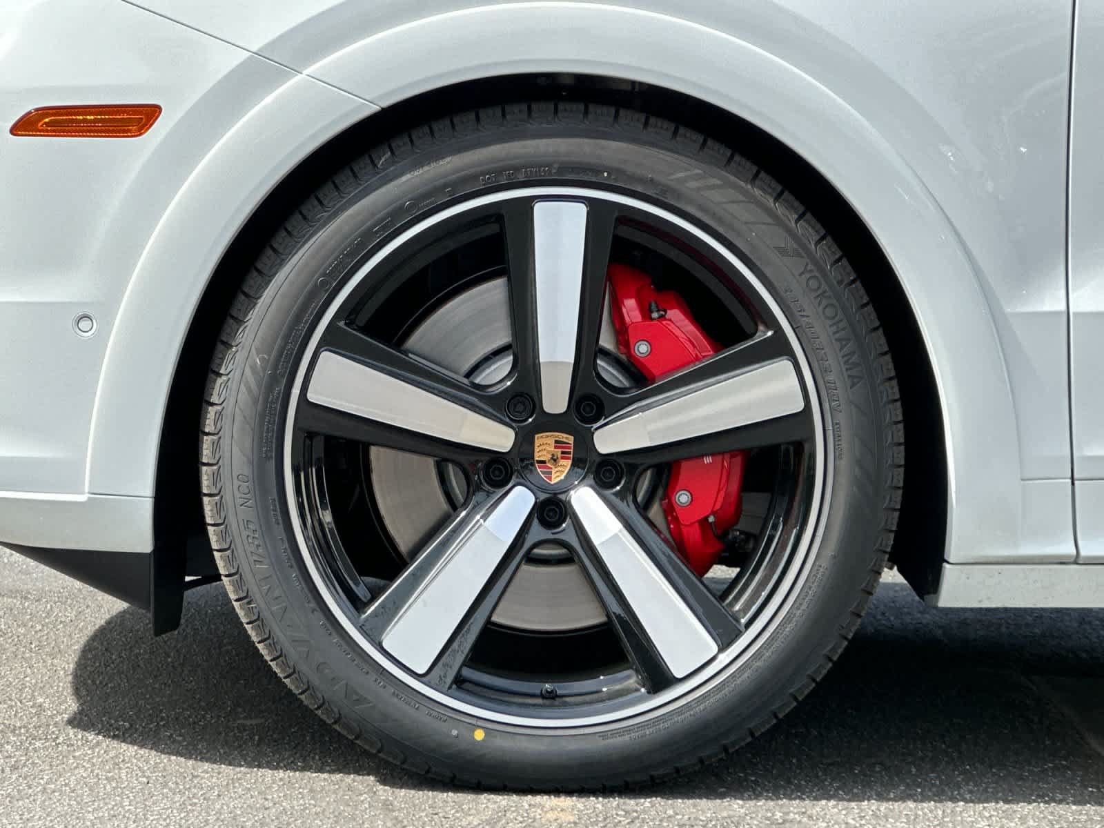 New 2026 Porsche Cayenne GTS AWD/4WD image 32