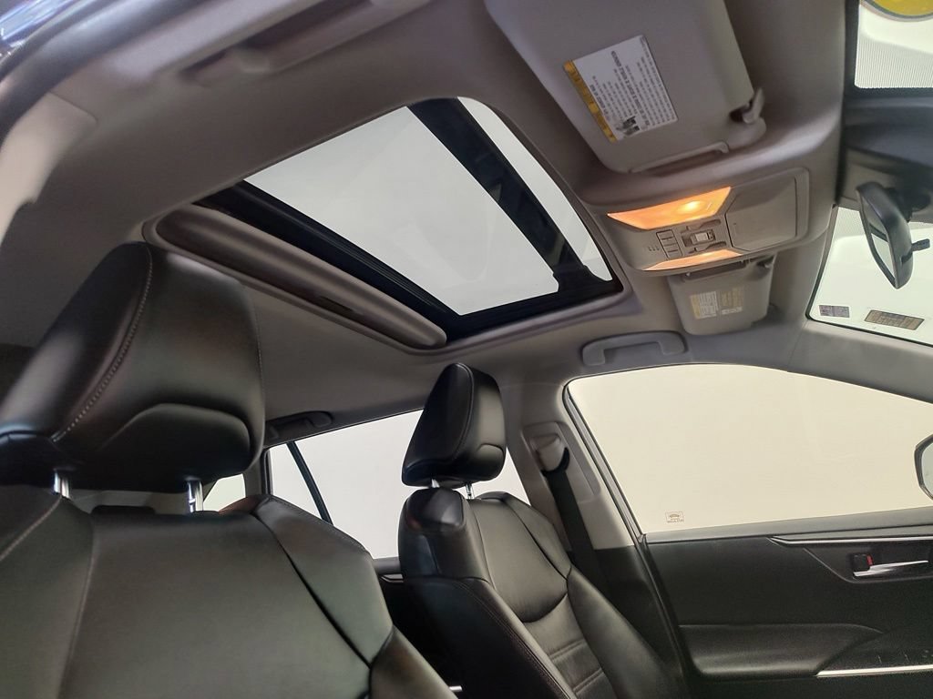 Used 2019 Toyota RAV4 XLE Premium w/ Cold Weather Package AWD/4WD image 17