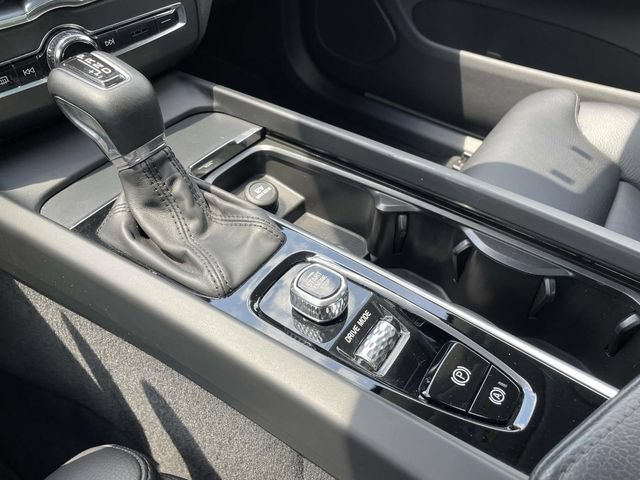Used 2019 Volvo XC60 T6 Momentum w/ Multimedia Package AWD/4WD image 31