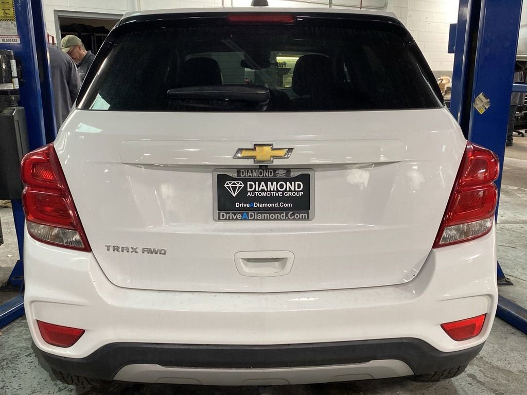 Used 2021 Chevrolet Trax LT w/ Premium Seat Package AWD/4WD image 2