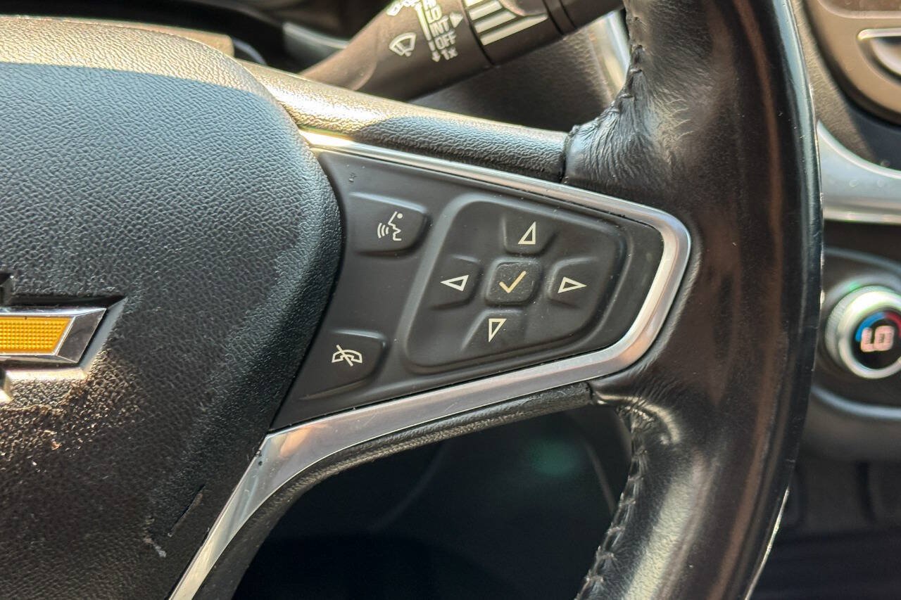 Used 2018 Chevrolet Equinox LT w/ Sun & Infotainment Package AWD/4WD image 29