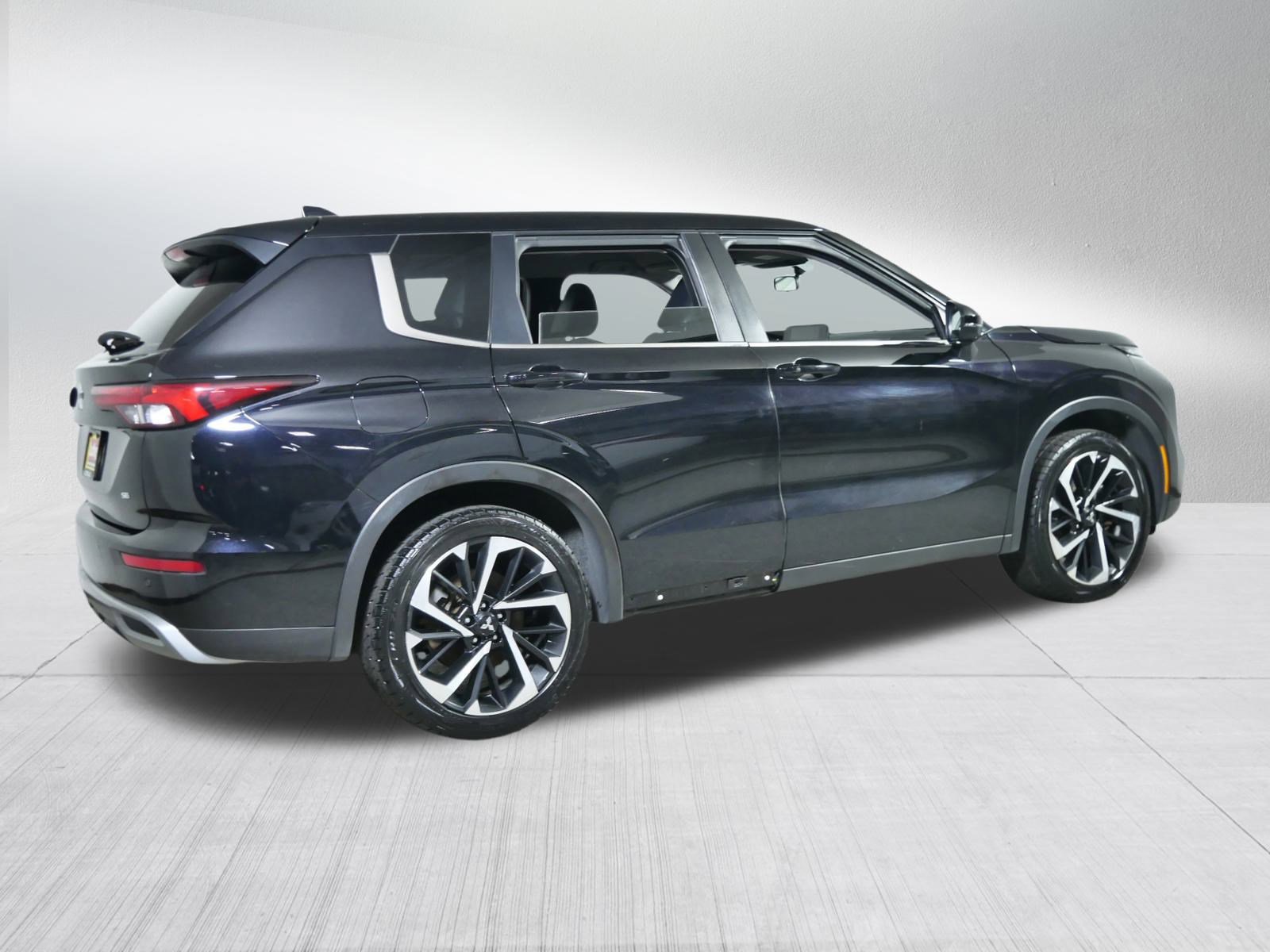 Used 2022 Mitsubishi Outlander SE image 7