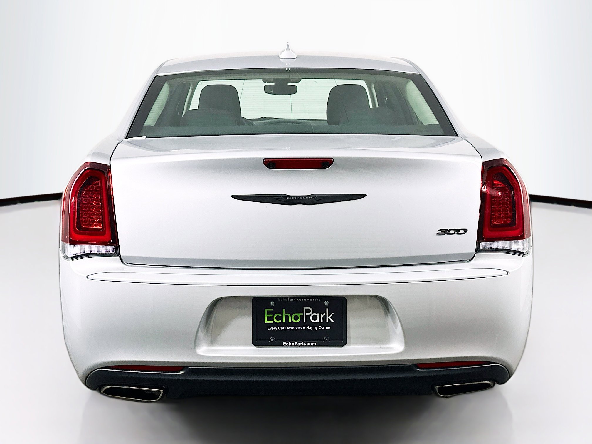 Used 2023 Chrysler 300 Touring w/ Sport Appearance Package image 7