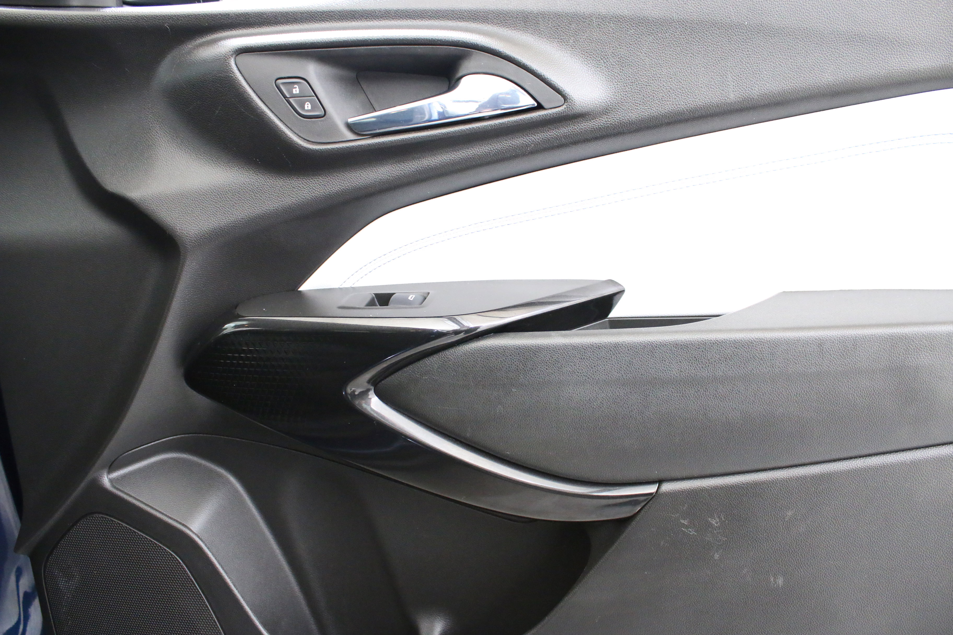 Used 2024 Chevrolet Trax LT w/ Driver Confidence Package FWD image 29