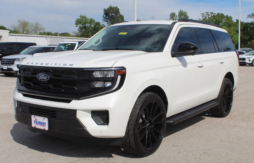 New 2026 Ford Expedition Active RWD image 2