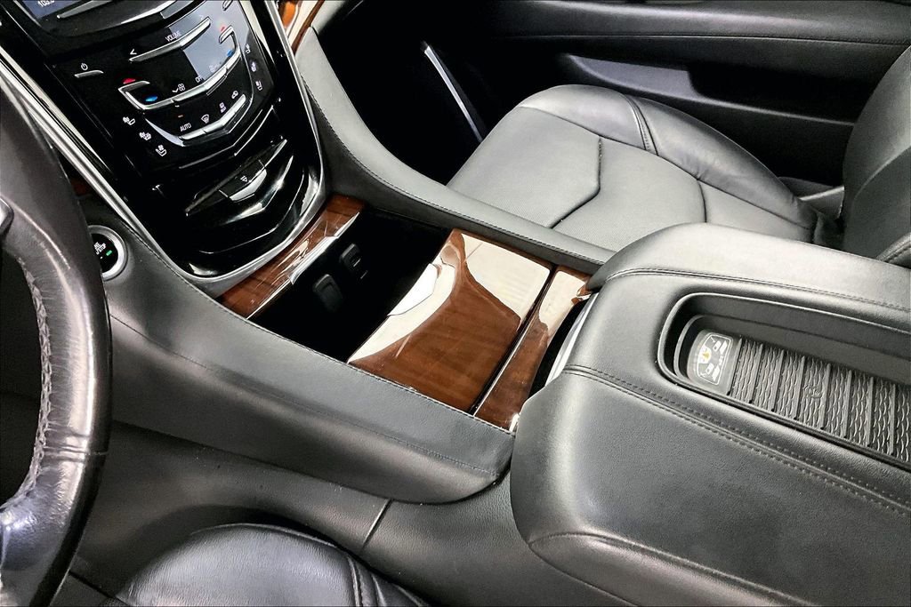 Used 2019 Cadillac Escalade ESV Luxury image 17