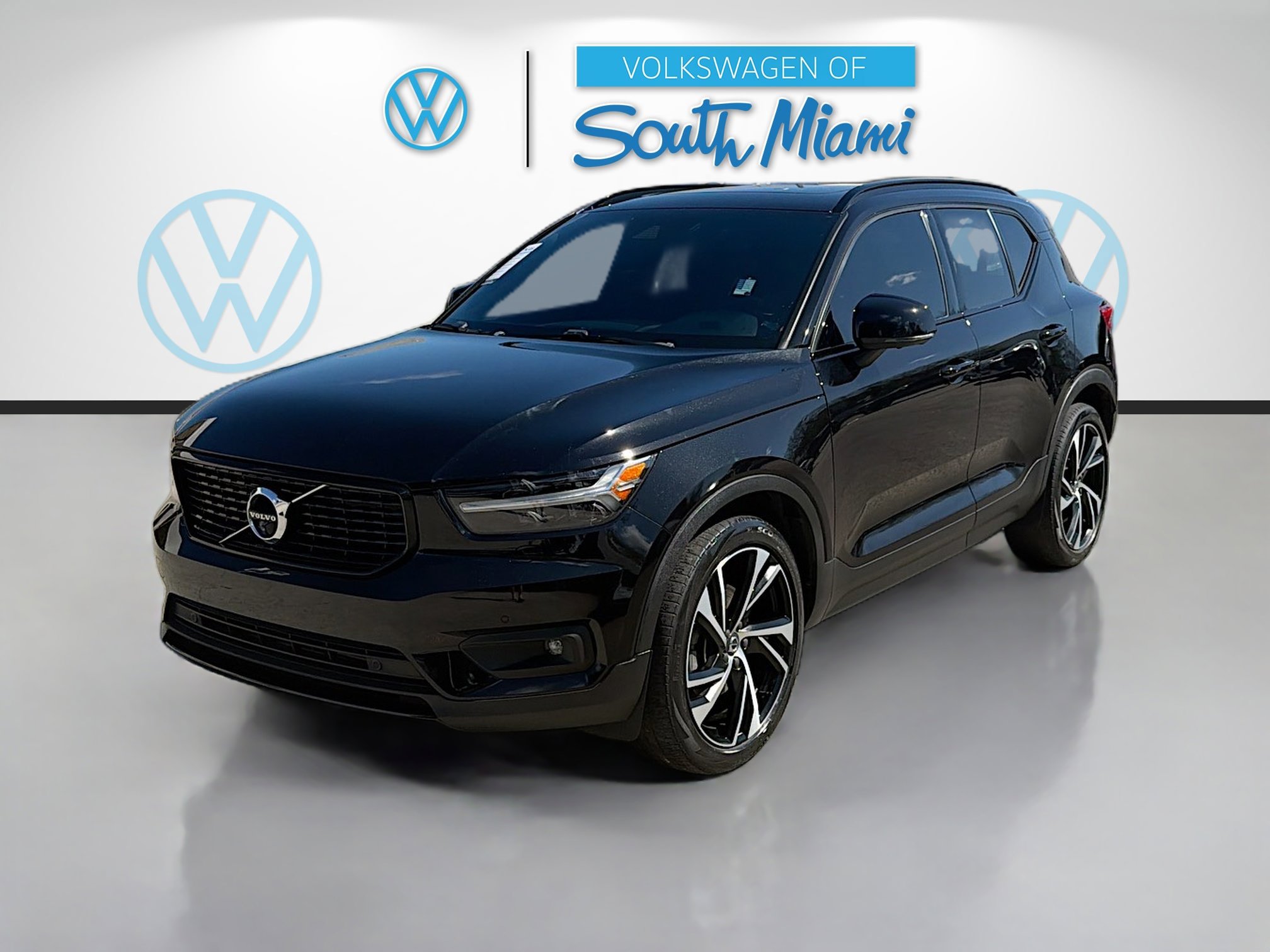 Used 2022 Volvo XC40 T5 R-Design w/ Advanced Package image 3