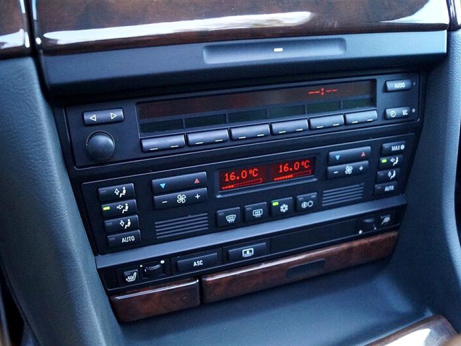 Used 1998 BMW 735i image 19