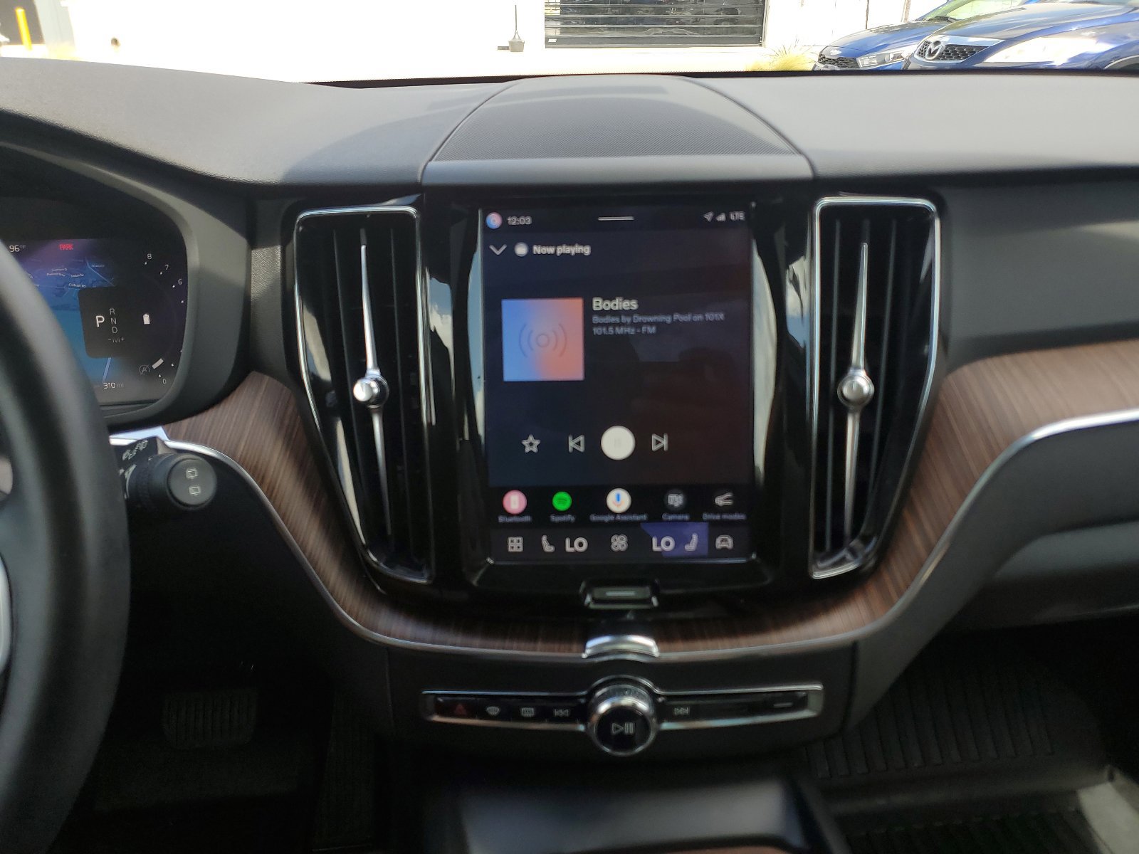 Used 2022 Volvo XC60 B5 Momentum w/ Protection Package Premier FWD image 23