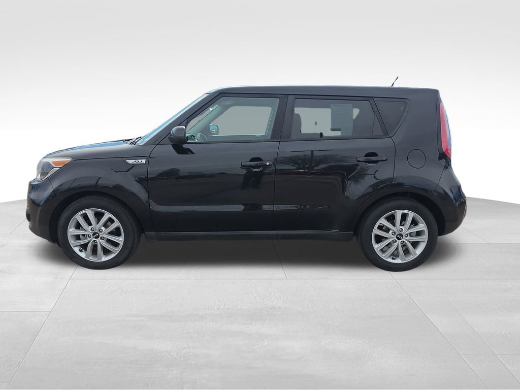 Used 2017 Kia Soul + image 2