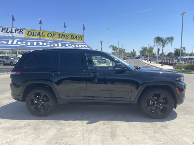Used 2023 Jeep Grand Cherokee Altitude AWD/4WD image 9