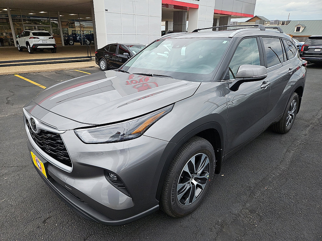 New 2026 Toyota Highlander XLE AWD/4WD image 2