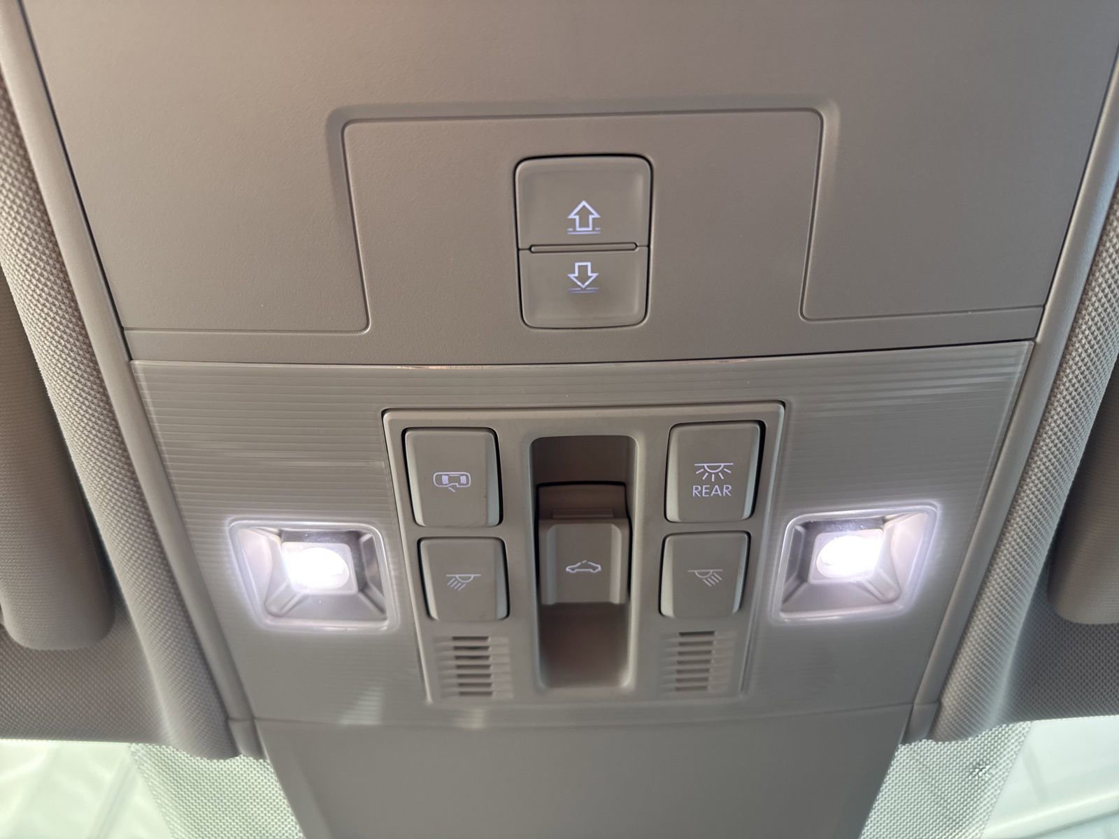 Used 2020 Volkswagen Tiguan SEL w/ 3rd Row Seat Package image 41