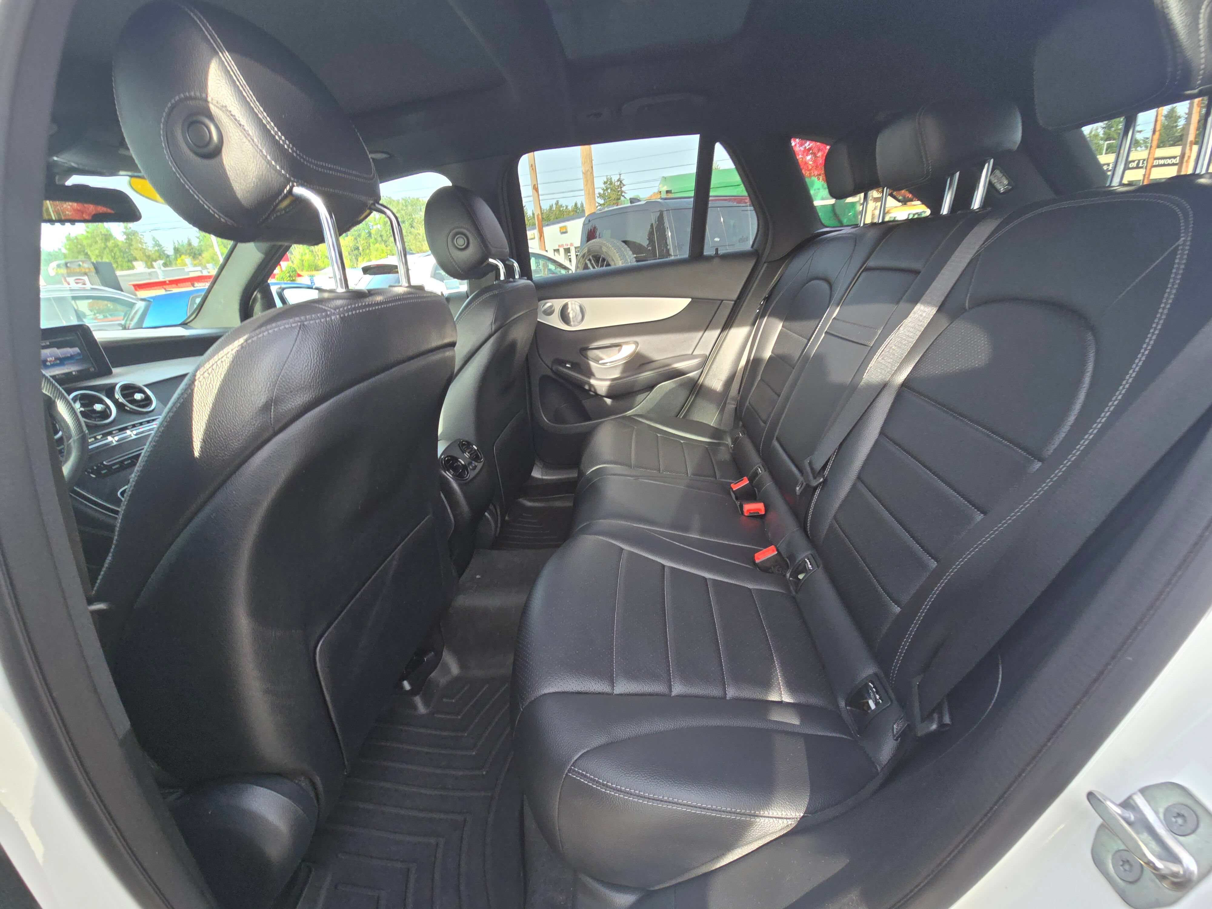 Used 2019 Mercedes-Benz GLC 300 4MATIC image 16