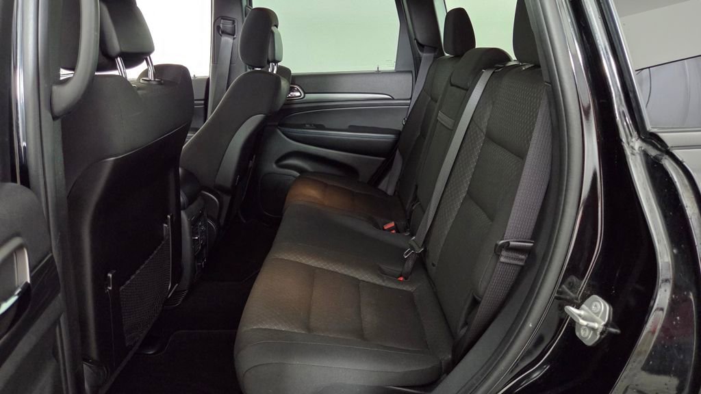 Used 2020 Jeep Grand Cherokee Laredo AWD/4WD image 32