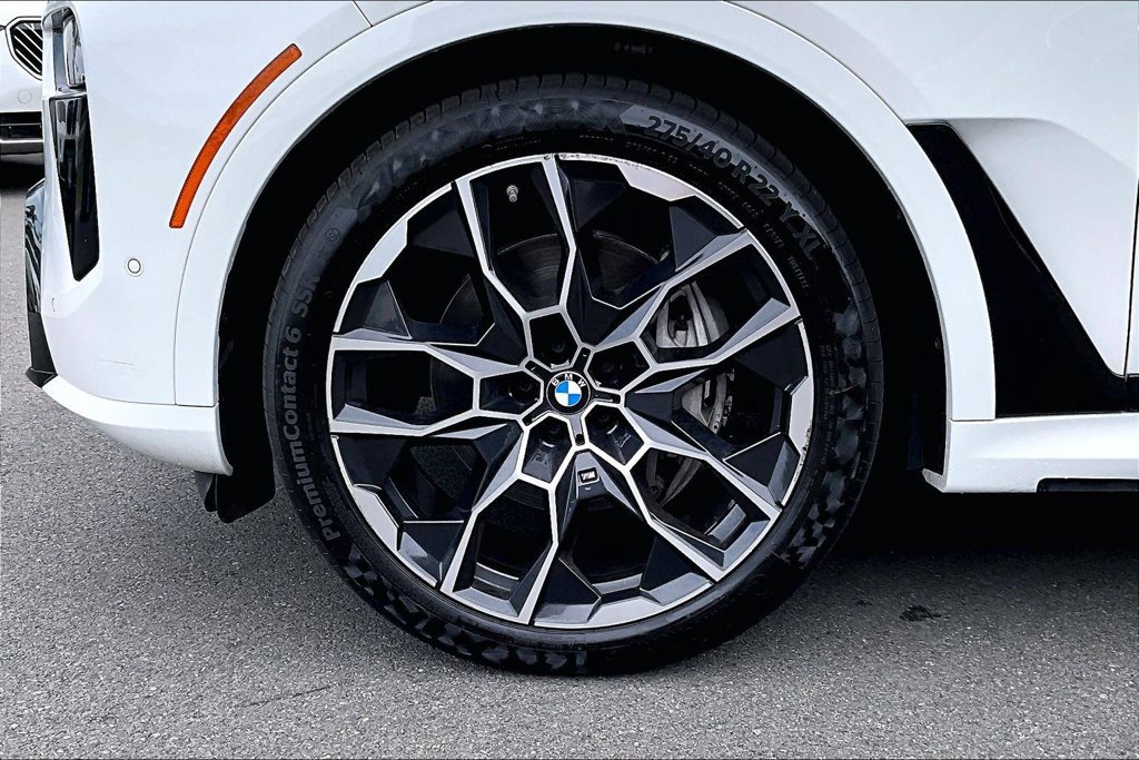 Used 2023 BMW X7 xDrive40i w/ M Sport Package AWD/4WD image 10