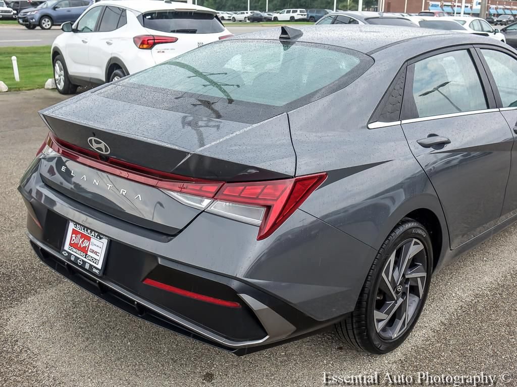 Used 2025 Hyundai Elantra SEL FWD image 7