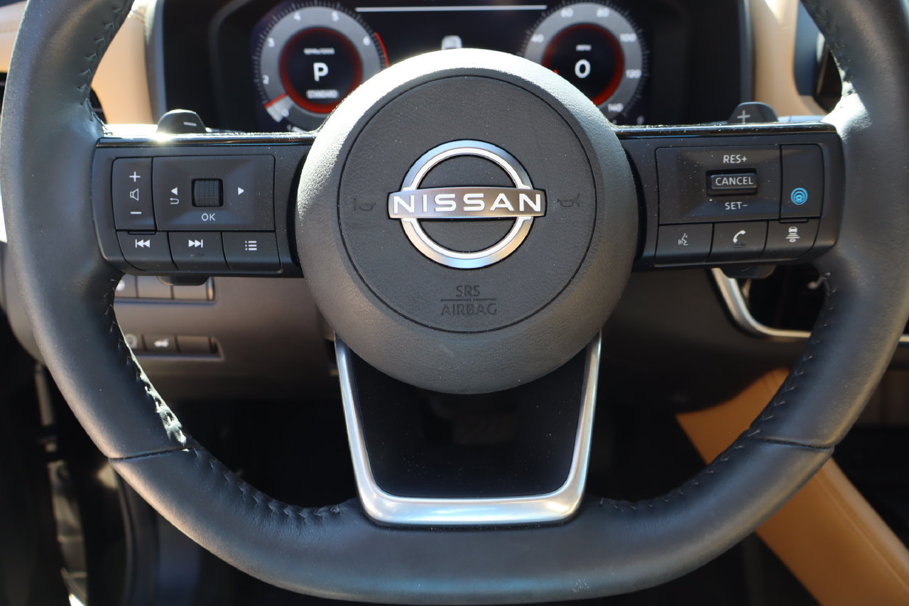 Used 2023 Nissan Rogue Platinum FWD image 12